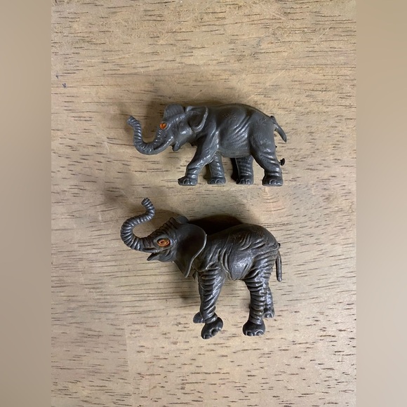 Vintage Mini Elephants Zoo Jungle Hong‎ Kong 2” Long, 1.25” Tall - Picture 2 of 8